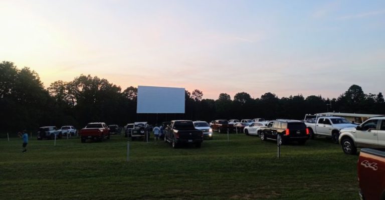 This Arkansas Drive-In Theatre Is Your Ticket To The Perfect Old-Fashioned Summer Evening