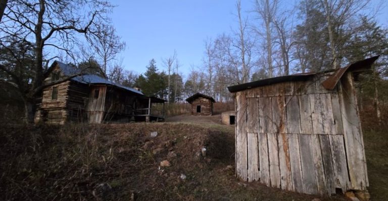This Arkansas Hike Leads To A Mysterious Abandoned Homestead