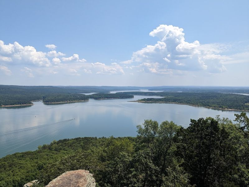 Unspoiled Lakeside Escape