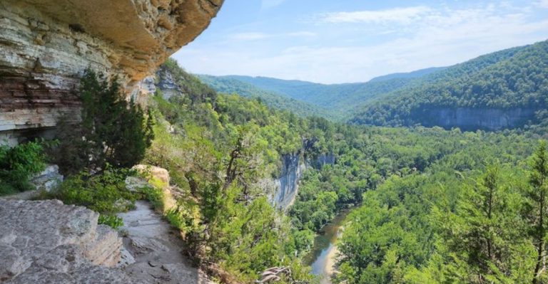 This Arkansas Trail Leads To A Hidden Overlook You Need To See To Believe