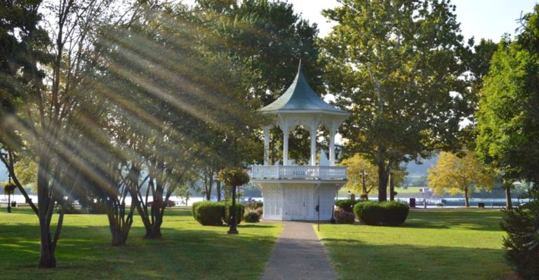 This Beautiful Ohio River Town Is Full Of French History And Picturesque Views You Won’t Believe