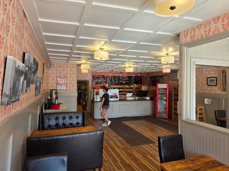 This Beloved Bakery In Maine Serves Donuts That Keep People Coming Back