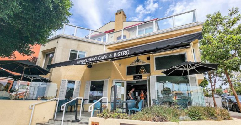 This California Beach Café Makes A Toasted Marshmallow Latte Worth Crossing Town For