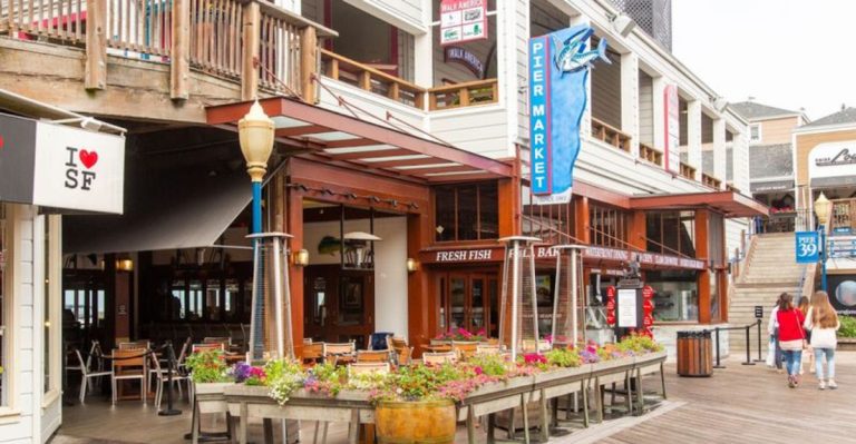 This California’s Must-Visit Seafood Restaurant Serves Crab Cakes Like No Other