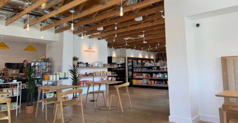 This Charming Cafe In Arizona Serves French Toast That’s Out-Of-This-World Delicious