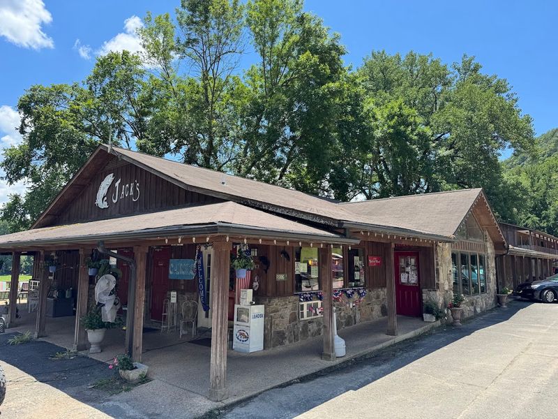 An Arkansas Restaurant That Catfish Fans Can't Stop Talking About