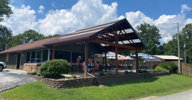 This Charming Indiana Restaurant Combines Delicious Food With Serene Nature Views