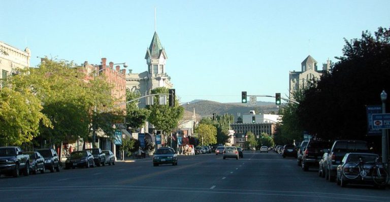This Charming Oregon Mountain Town Offers Stunning Views Perfect For Relaxation