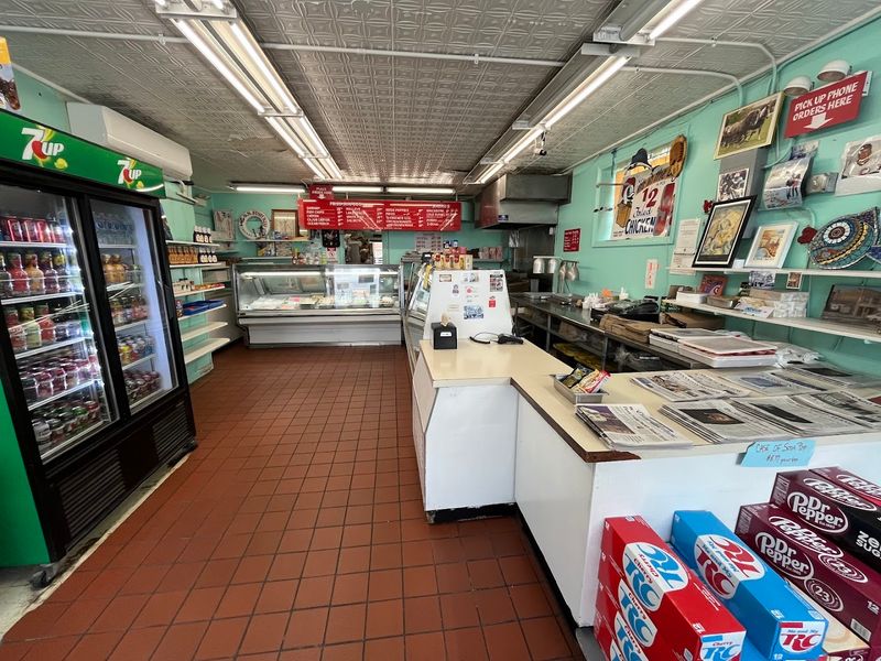 This Chicago, Illinois Takeout Spot Serves Generous Portions Of Seafood Comfort
