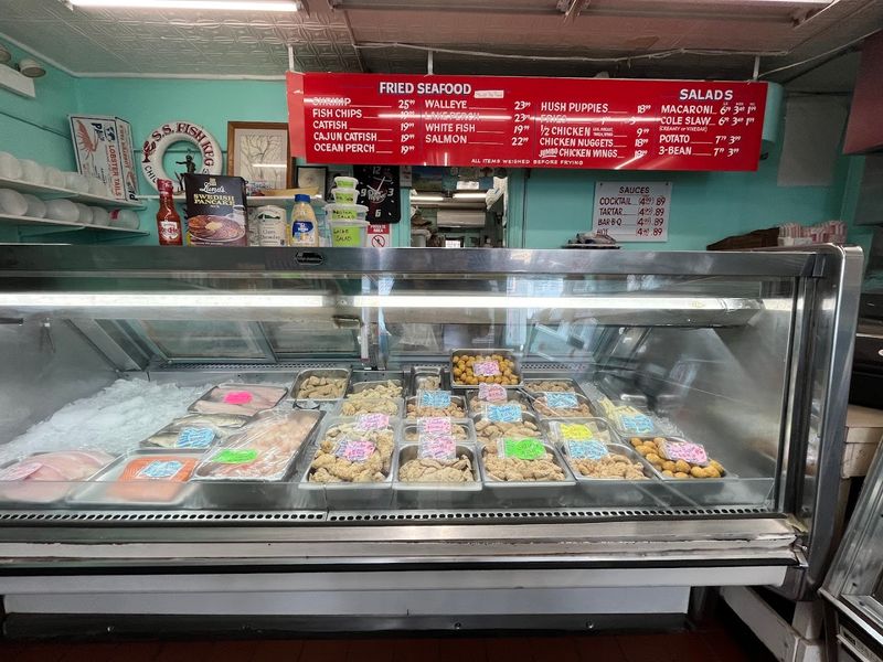 This Chicago, Illinois Takeout Spot Serves Generous Portions Of Seafood Comfort