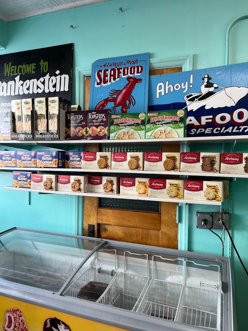 This Chicago, Illinois Takeout Spot Serves Generous Portions Of Seafood Comfort