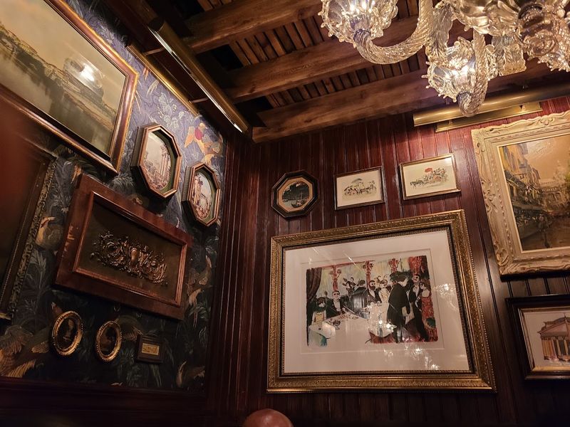 This Chicago Italian Restaurant Is So Popular A Wait Almost Feels Inevitable