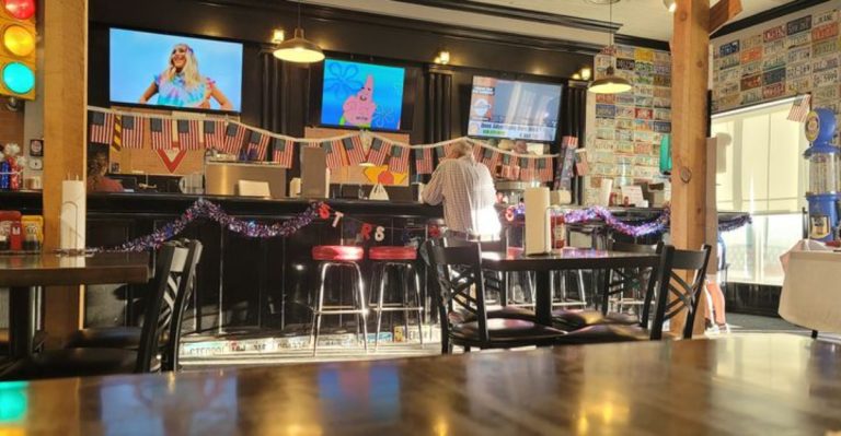 This Classic Arizona Restaurant Has Prime Rib That Turns Long Drives Into Easy, Delicious Decisions