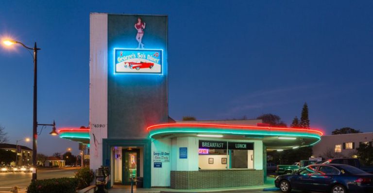 This Classic California Drive-In Serves Milkshakes Just Like It Did In The ’50s