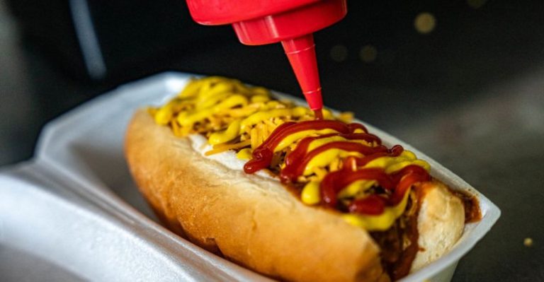 This Classic Kentucky Spot Serves Hot Dogs The Traditional Way That Feels Just Like Home