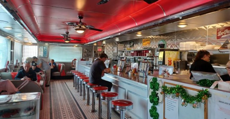This Classic Mesa, Arizona Diner Turns All-Day Breakfast And Lunch Into A Local Ritual
