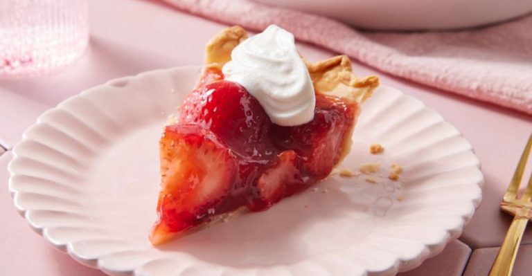 This Classic Ohio Diner Serves Strawberry Pie You’ll Dream About