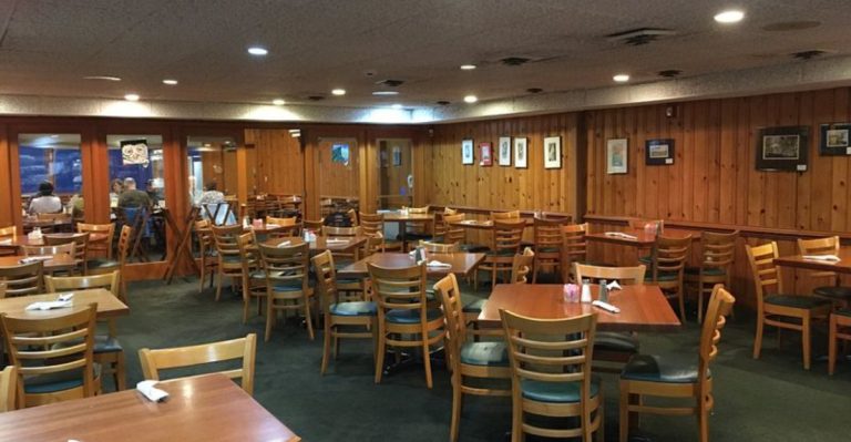 This Classic Virginia Roadside Spot Still Serves Comfort Plates Just The Way Locals Remember