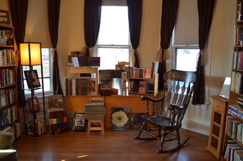 This Cozy Illinois Bookstore Is The Kind Of Place Readers Never Want To Leave