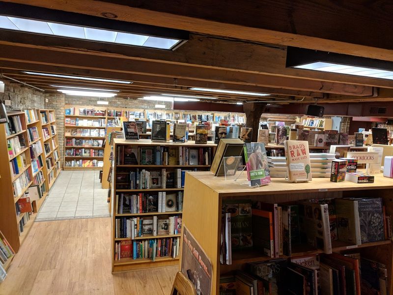 This Cozy Illinois Bookstore Is The Kind Of Place Readers Never Want To Leave