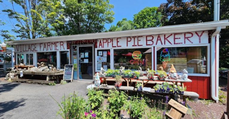 This Cozy Pennsylvania Bakery Serves Some Of The Best Chicken Pot Pies