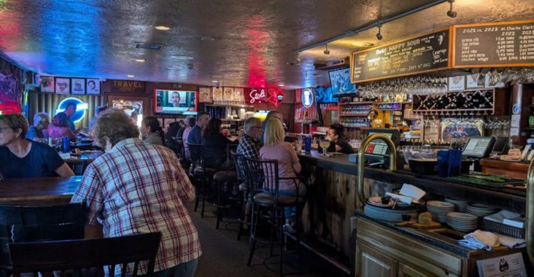 This Cozy Restaurant In Arizona Has A Prime Rib Known Around The World