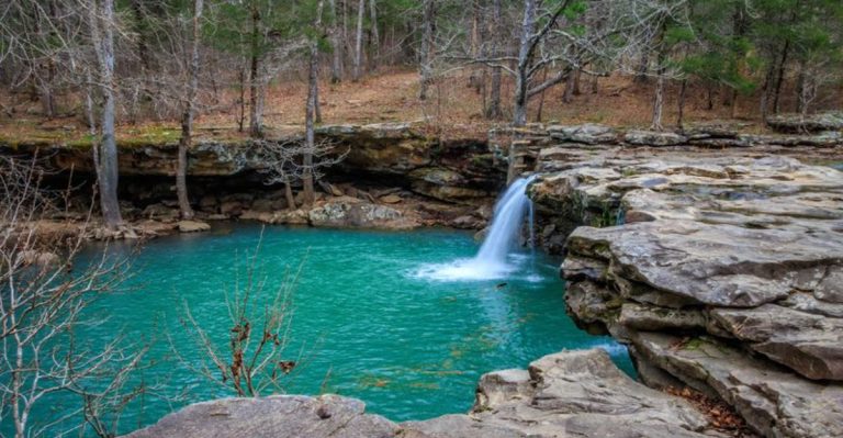 This Emerald Waterfall In Arkansas Is A Hidden Summer Paradise