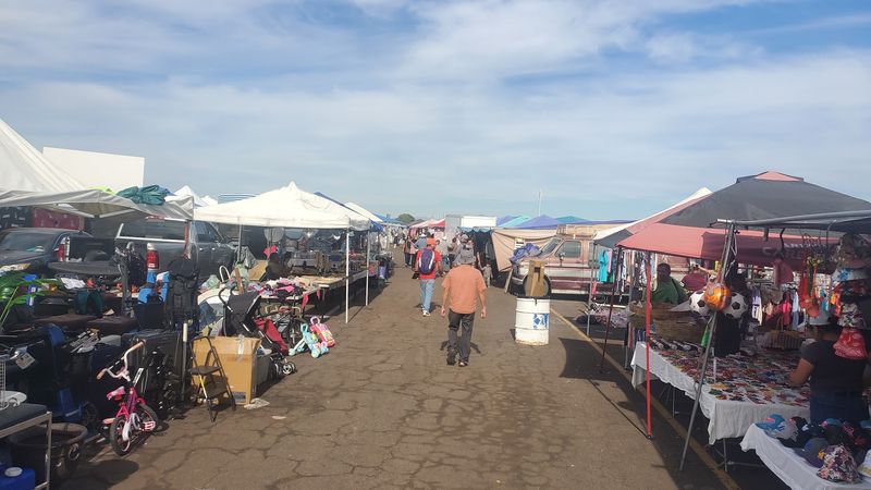 A Market That Wakes Up Before The Sun Does