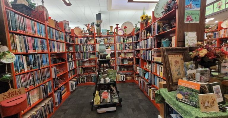 This Enormous Bookstore In Arizona Is A Labyrinth Of Literary Wonders Waiting To Be Explored