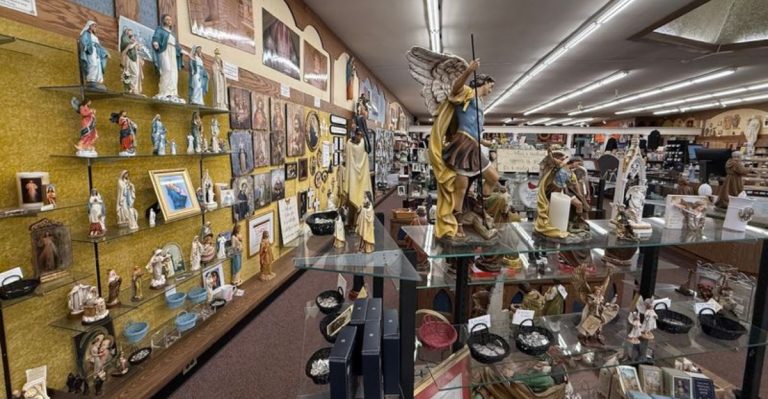 This Enormous Pennsylvania Gift Store Is A Treasure Hunter’s Dream
