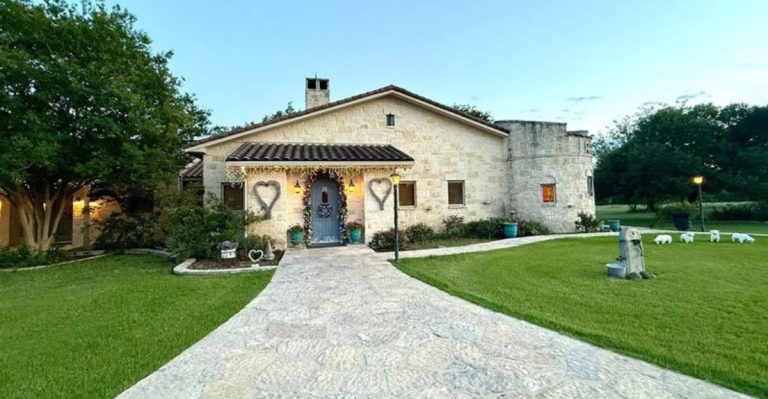 This Fairytale Inspired Tree House Restaurant In Texas Is A Must-See