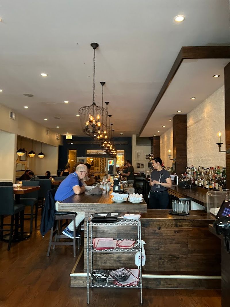 This Family-Owned Illinois Restaurant Serves Great Food And Lets Kids Eat Free 4 Times A Week
