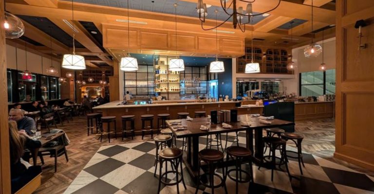This Fascinating Restaurant In Florida Serves Creative Drinks From Books, And It’s Not Just Bookworms Who Are Obsessed