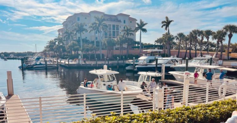 This Florida Marina Restaurant Has A 2,000 Gallon Aquarium And Tableside Snapper