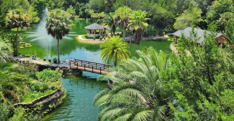 This Florida Park Has Streams, Gardens, And Waterfall Trails That Feel Like A Beautiful Escape