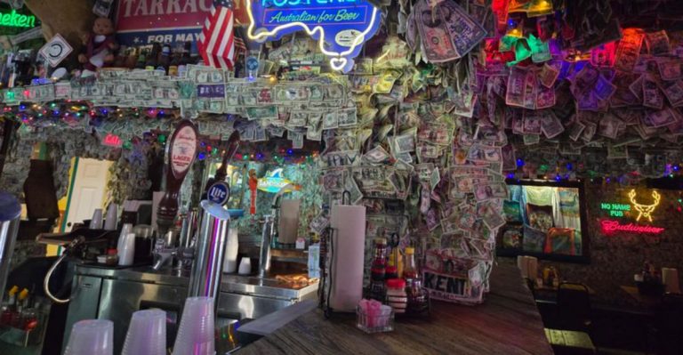 This Florida Restaurant Covered In Dollar Bills Serves Incredible Pizza