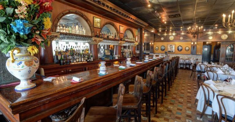 This Florida Restaurant Has Stayed In The Same Family For Four Generations And Crowds Haven’t Slowed Down