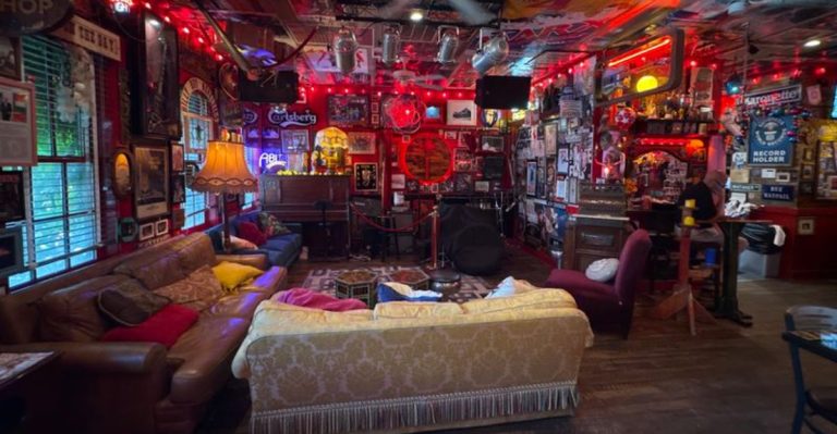 This Florida Restaurant In Santa Rosa Beach Serves Top-Notch Seafood With Live Music