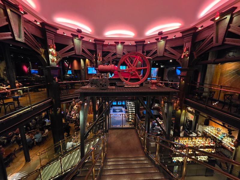 The Industrial-Chic Decor That Stops You In Your Tracks