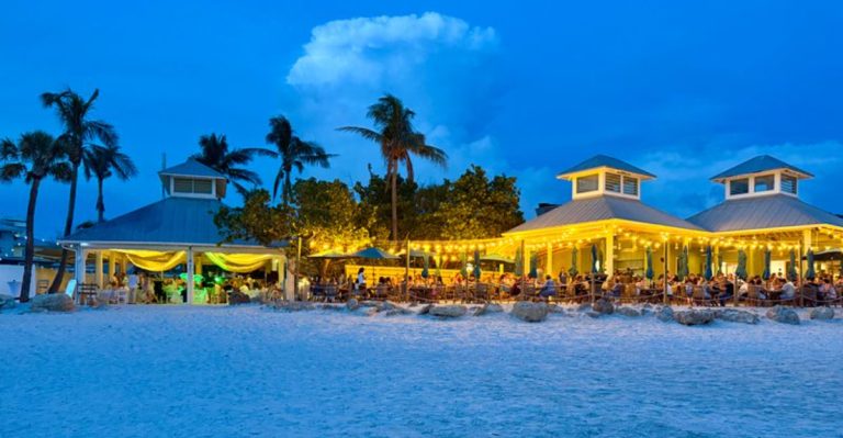 This Florida Waterfront Restaurant Is Shockingly Perfect For Cozy Winter Evenings