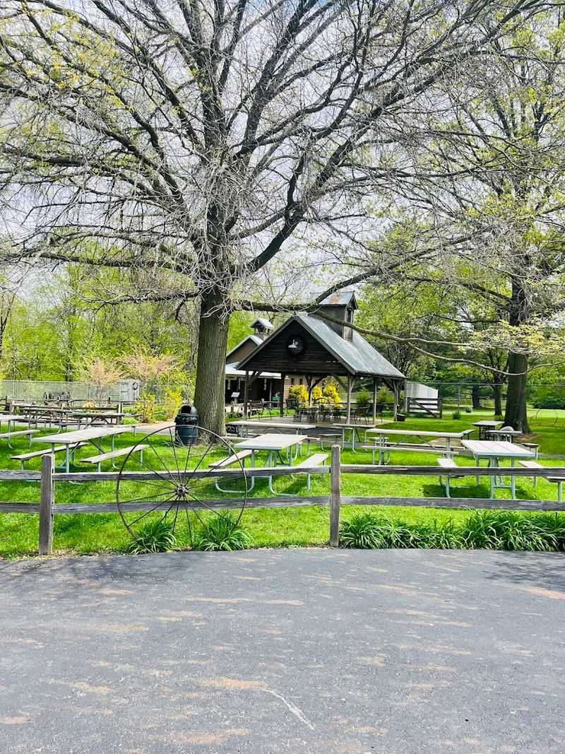 This Free Tuesday Farm Park In Illinois Is A Dreamy Family Day Trip This Free Tuesday Farm Park In Illinois Is A Dreamy Family Day Trip