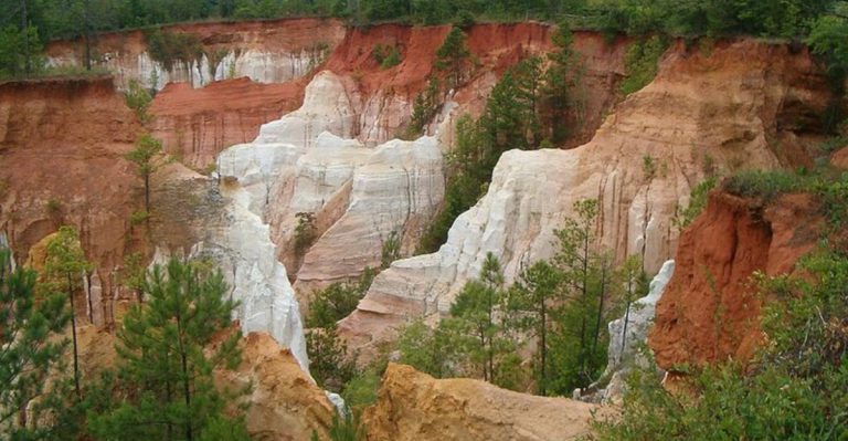This Georgia Canyon Looks Like A Painted Desert Hiding In The Deep South