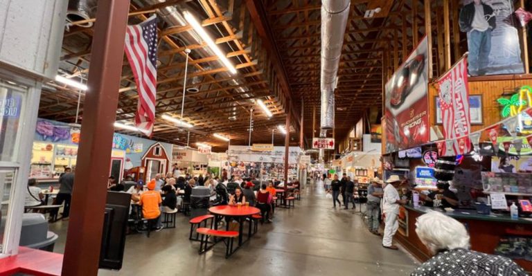 This Giant 30-Acre Florida Market Is Like A Global Adventure In One Place