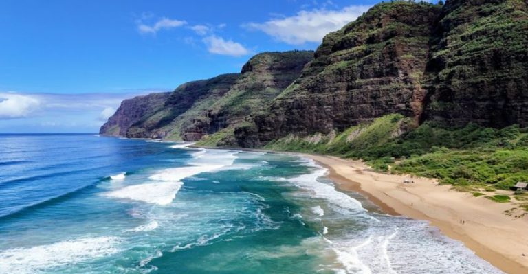 This Hawaii Beach Is Stunning (But There’s One Thing First-Time Visitors Should Know)