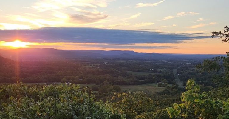 This Hidden Arkansas Overlook Might Just Be The State’s Best-Kept Scenic Secret