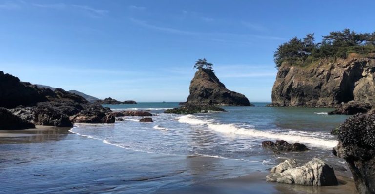 This Hidden Beach In Oregon Looks Like It Belongs In Hawaii