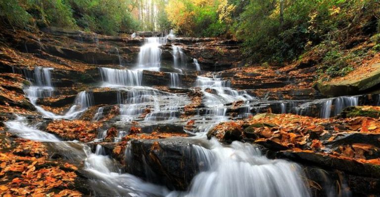 This Hidden Georgia Waterfall Is So Stunning, You’ll Think You Dreamed It