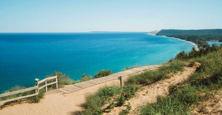 This Hidden Michigan Lakeshore Town Feels Like The Waterfront Escape Locals Don’t Want To Share