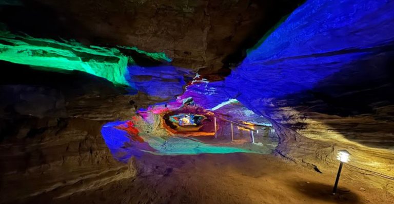 This Hidden Pennsylvania Cave Trail Reveals A Stunning Underground World