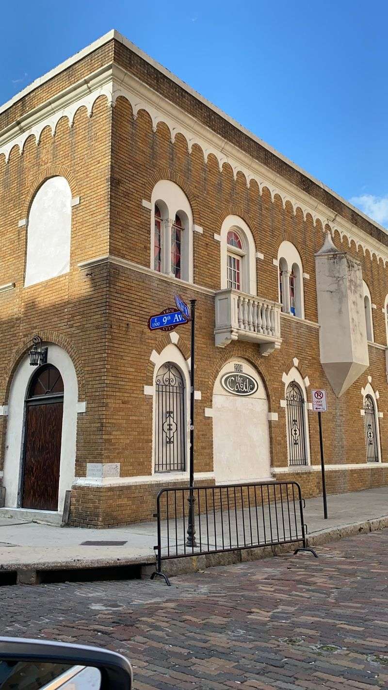 Morning On 7th Avenue: First Impressions And Free Roaming Chickens